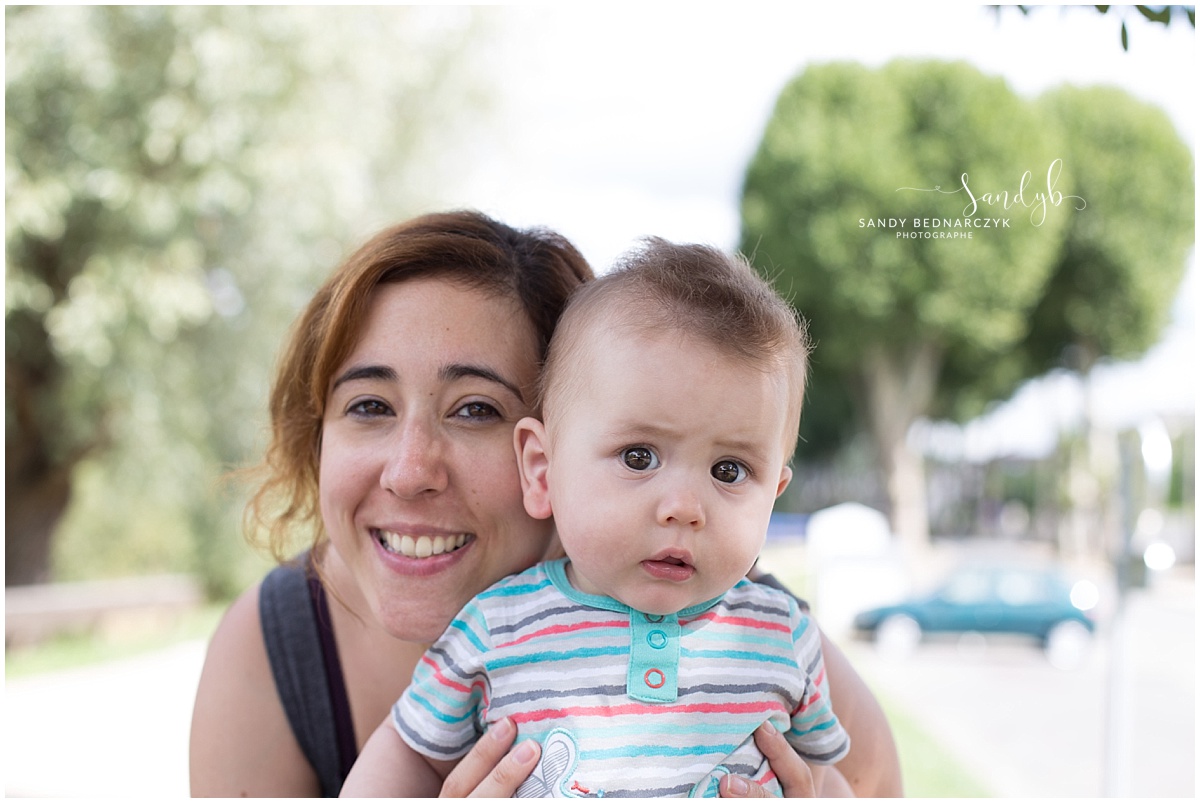 complicité entre une maman et son fils en image