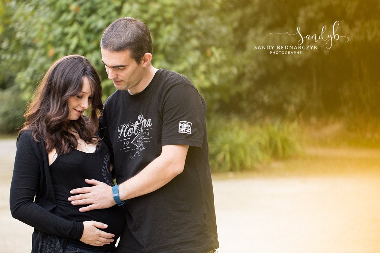 Une séance photo de grossesse sur les bords de marne