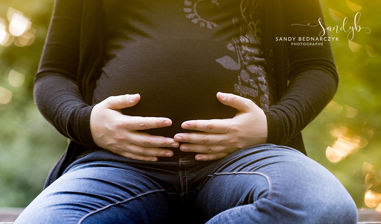 une séance photo de grossesse sur les bords de marne