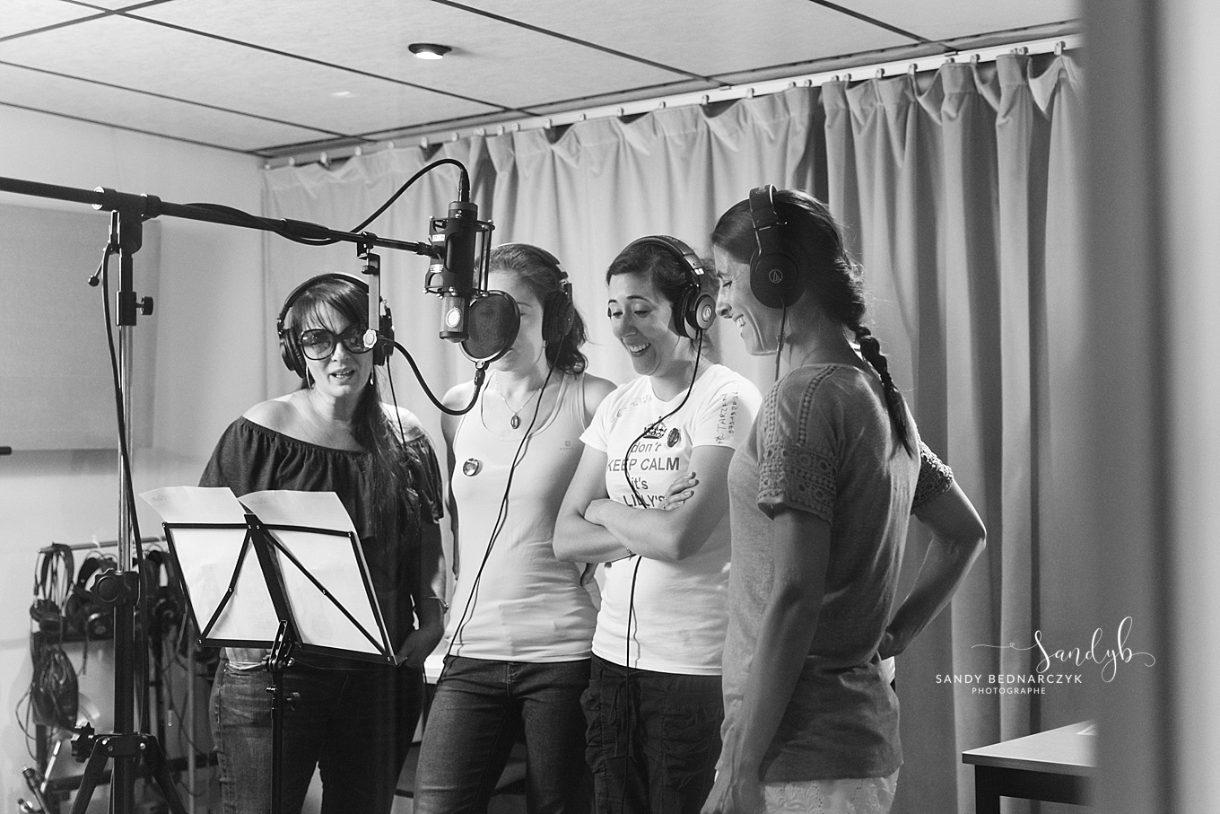 EVJF - moment de folie entre amies - enregistrement Lumiq - photographe sandy Bednarczyk