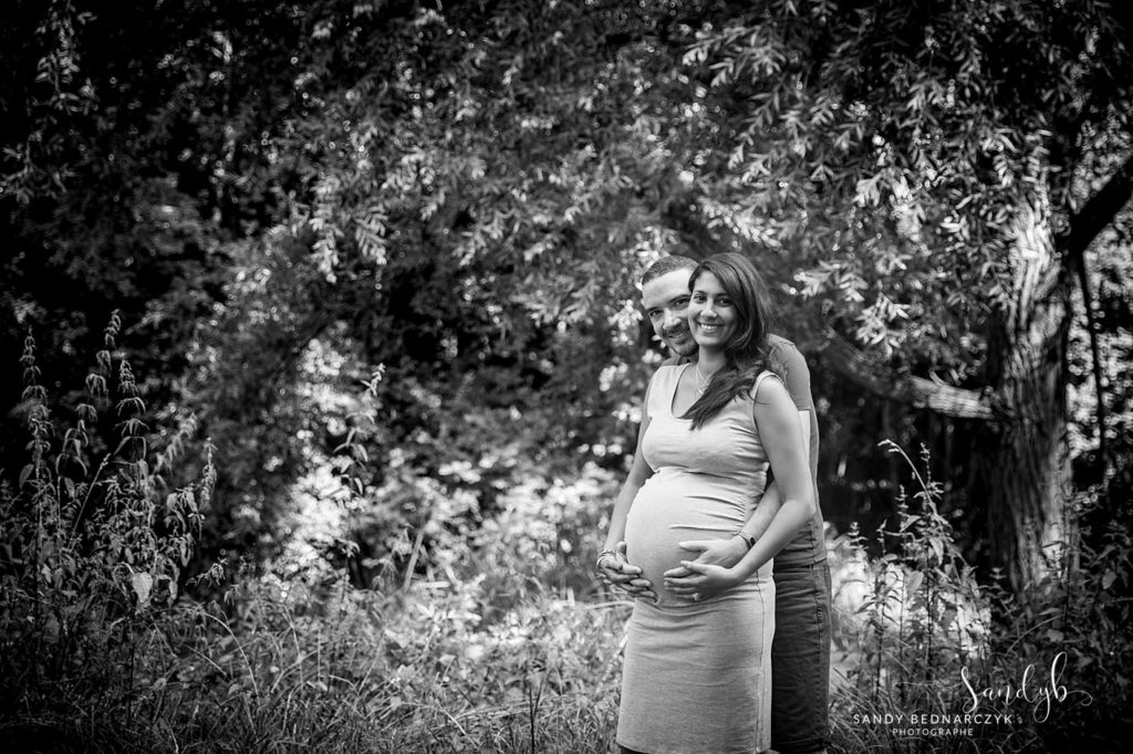 photos noir et blanc pour immortaliser la grossesse